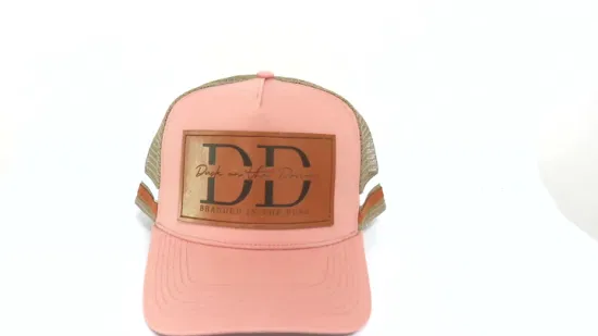 Gorra de camionero de 5 paneles con logotipo de parche de cuero personalizado de alto perfil